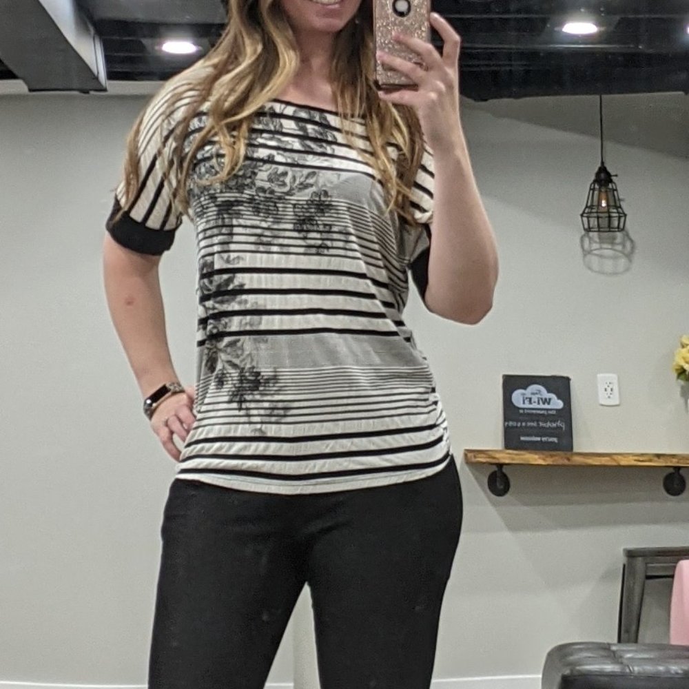 Daytrip size L Womens Black & White Beaded Flower Tank
